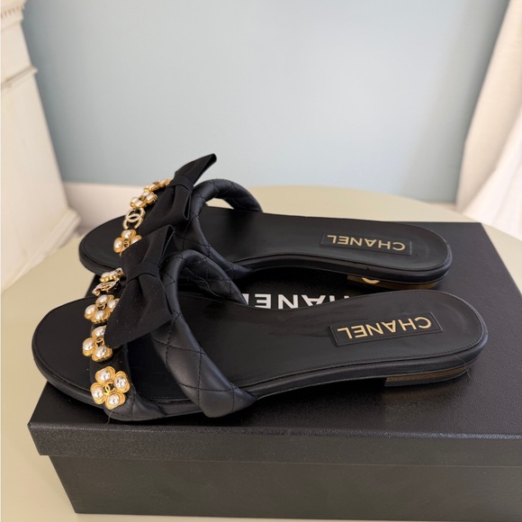 CHANEL Black Sandals with Gold and Pearl Accents - Picture 3 of 5